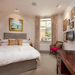 Classic Hammersmith Home By Ravenscourt Park By Underthedoormat