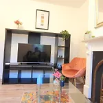 Wimbledon Ideal 1 Bedroom Ground Floor Apartment With Garden