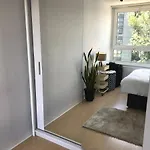 Sunny Flat In London With Balcony, Just 15 Mins To Central!