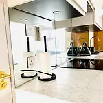 Stylish 1 Bedroom designer apartment