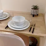 Stylish And Inviting Studio Flat In Coveted Chelsea Location