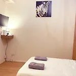 Stylish And Inviting Studio Flat In Coveted Chelsea Location