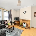 Homely 4-Bedroom Home With 2 Baths & Free Parking
