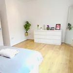 Spacious 3 Bed Flat Near Liverpool Street, Spitalfields