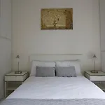 Large 2 Beds Flat Overlooking Clapham Common Park