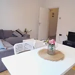 Spacious 3 Bed Flat Near Liverpool Street, Spitalfields