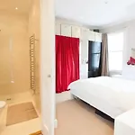 Sunny 2 Bedroom, 2 Bathroom Apartment With Roof Terrace