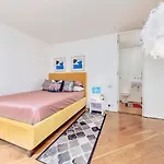 Interior-Designer Apartment With 2 Terraces