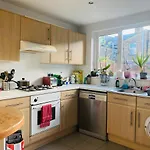 A Lovely Guest Room In West London