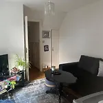 A Lovely Guest Room In West London