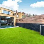Luxury 3 Bedroom House With Garden Next To Battersea Park