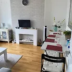 Lovely 2-Bedroom Apartment In Zone 2 London