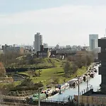 Beautiful London Apartment With Large Balcony