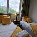 Remarkable 3-Bed Apartment In London
