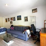 Central Fulham Apartment With Parking