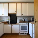 Central Fulham Apartment With Parking