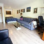 Central Fulham Apartment With Parking