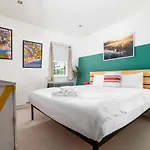 Guestready - Artsy Penthouse In Heart Of The City