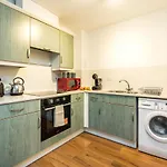 Fast Internet One Bedroom Apartment In Greater London, Id Required