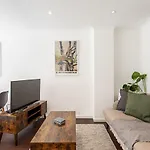 Bright & Cosy One-Bed Apartment