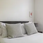 Bright & Cosy One-Bed Apartment