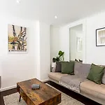 Bright & Cosy One-Bed Apartment