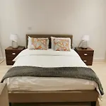 Comfy 1 Bed Studio 1 Minute From Train Station