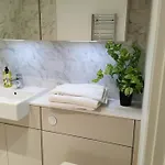 Comfy 1 Bed Studio 1 Minute From Train Station