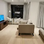 Comfy 1 Bed Studio 1 Minute From Train Station