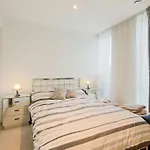 Skyview Waterside City Luxury Apartment
