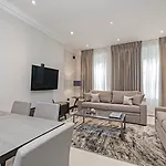 130 Queen\'S Gate Apartments