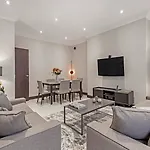 130 Queen\'S Gate Apartments
