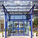 Holiday Inn Express London - Newbury Park, An Ihg Hotel