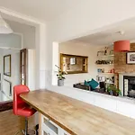 Beautiful Two-Floor Flat Near Tube Station