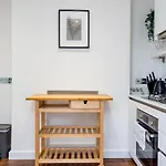 Private 2 Bedroom Apartment In West Hampstead