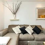 Fast Internet One Bedroom Apartment In Greater London, Id Required