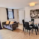 Comfy 2 Bed Flat With Free Parking, Close To Tube