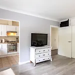 London Apartment In Trendy Clapham Junction