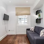 A Stunning Three Bedroom Home In Mayfair