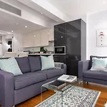 A Stunning Three Bedroom Home In Mayfair