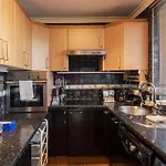 1 Bedroom Flat Close To City With Free Parking Arrangement