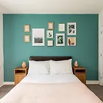 London Apartment In Trendy Clapham Junction