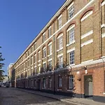 Traditional Victorian 2 Bed In Cobbled Street + Mod Cons - Full Home