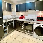 Luxury 3 Bedroom Riverside Home - Canary Wharf & The O2 Arena