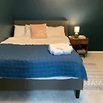 2 Bedroom Apartment Near Southfields