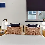 Spacious Cosy 2 Bed Flat, Central London