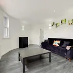 Lovely 4 Bed Apartment Perfect For Families!