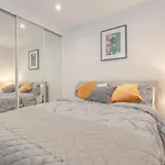 Modern Flat In The Heart Of West London
