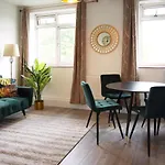 Sophie Place In Vauxhall - 3 Double Beds, 1 Sofa Bed, Spacious