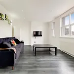 Lovely 4 Bed Apartment Perfect For Families!